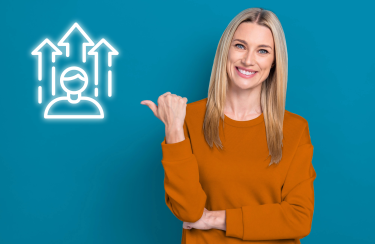 Frau zeigt mit dem Daumen nach links